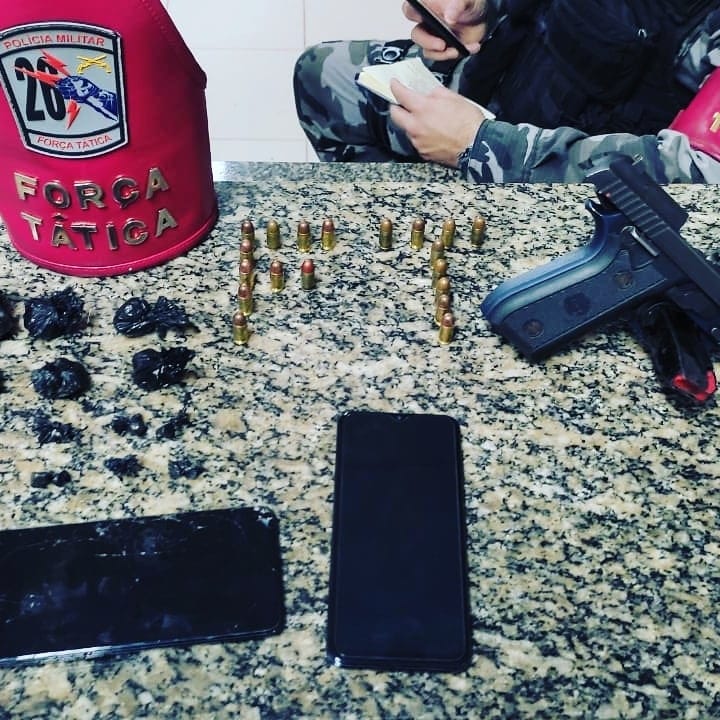 Dupla é detida com drogas e arma de fogo em via pública de Boa Vista