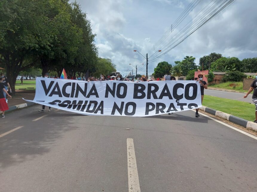 Manifestantes fazem ato contra garimpo e governo Bolsonaro em RR