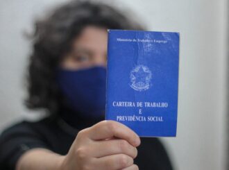 Trabalhadoras domésticas: conheça os direitos sobre jornada, descanso e FGTS