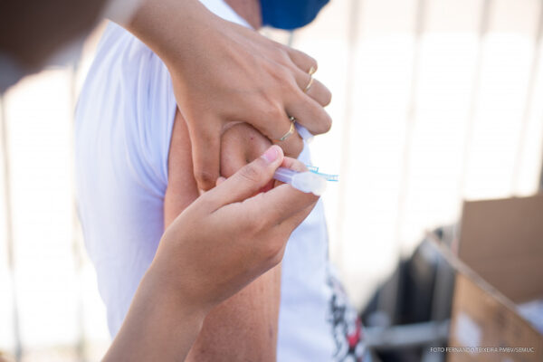Covid-19: vacinação ocorre em novos pontos itinerantes da capital