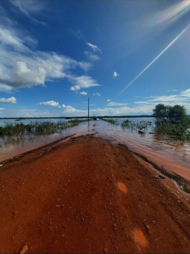 Moradores do Baixo São Marcos estão ilhados com pontes quebradas