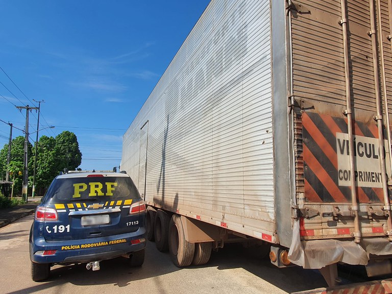 Agentes da PRF apreendem carreta adulterada no Sul de Roraima