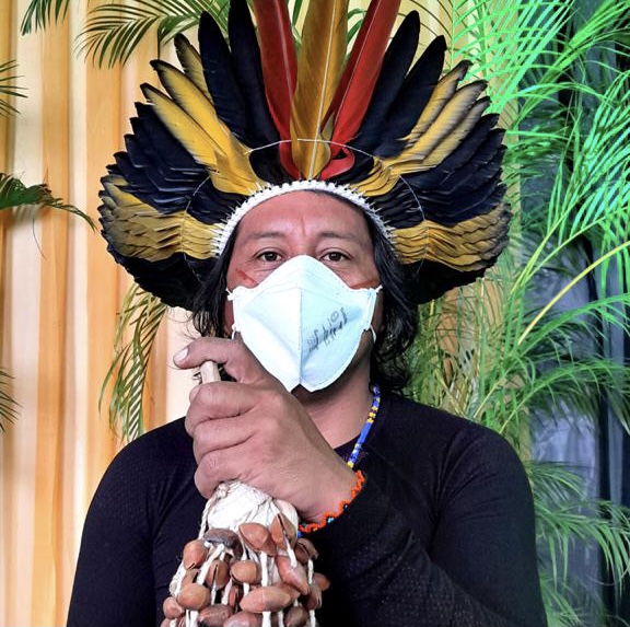 UERR faz live com artista macuxi em alusão ao Dia dos Povos Indígenas