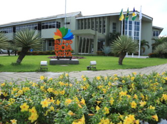 Concedeu reajuste de 9% aos servidores municipais