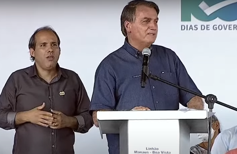 Bolsonaro afirma que pretende visitar Pacaraima no próximo mês