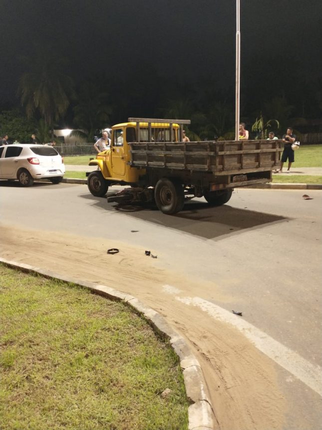 Motociclista fica ferido após ser atropelado por carro no São Vicente