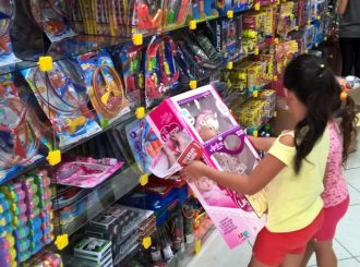 Confira dicas para comprar brinquedos para as crianças sem correr riscos