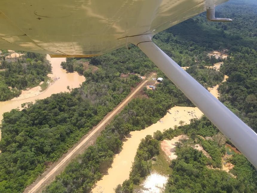 Piloto morre após queda de avião em área de garimpo ilegal em Roraima