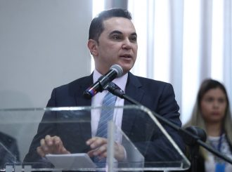 O discreto retorno de Jalser Renier na Assembleia