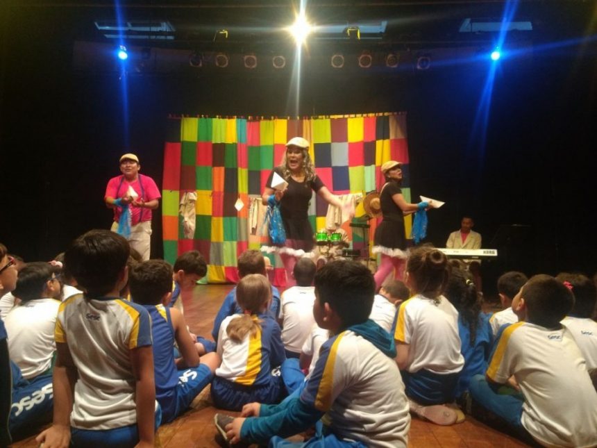 Prefeitura promove espetáculo teatral em alusão ao Dia das Crianças