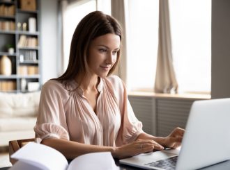Pesquisa mostra que diferença salarial entre mulheres e homens caiu