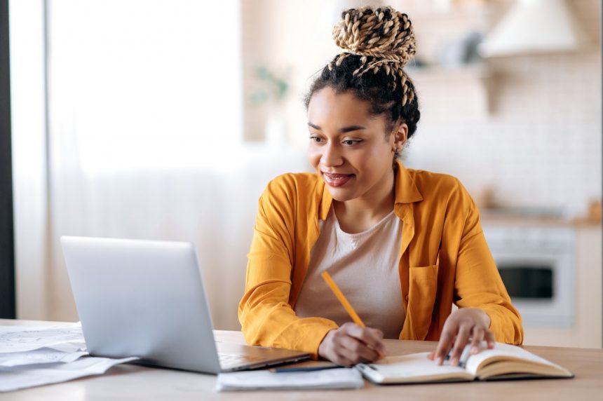 Escola abre inscrições para cursos gratuitos de introdução à Programação