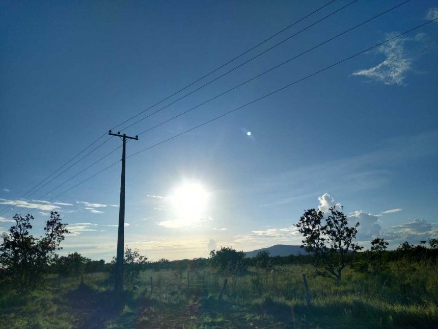 Moradores de Caracaraí ficam até três dias sem energia elétrica