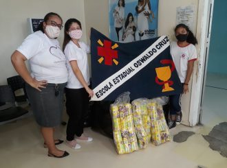 Equipe arrecada fraldas para doação