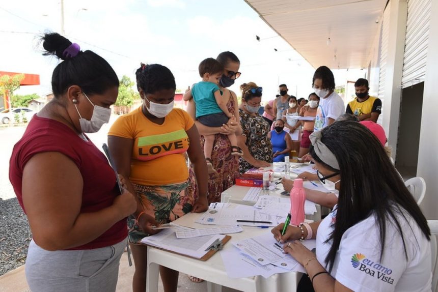 Covid-19: Prefeitura realiza vacinação na Feira do Garimpeiro