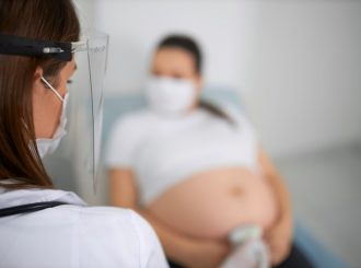 Governo desumano demite 13 mulheres grávidas