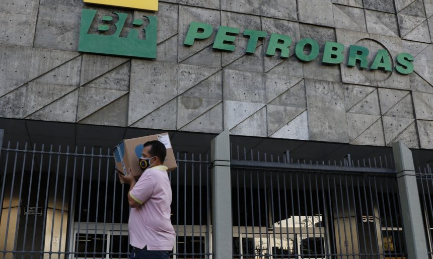 Petrobras lança concurso com salário de R$ 5,8 mil