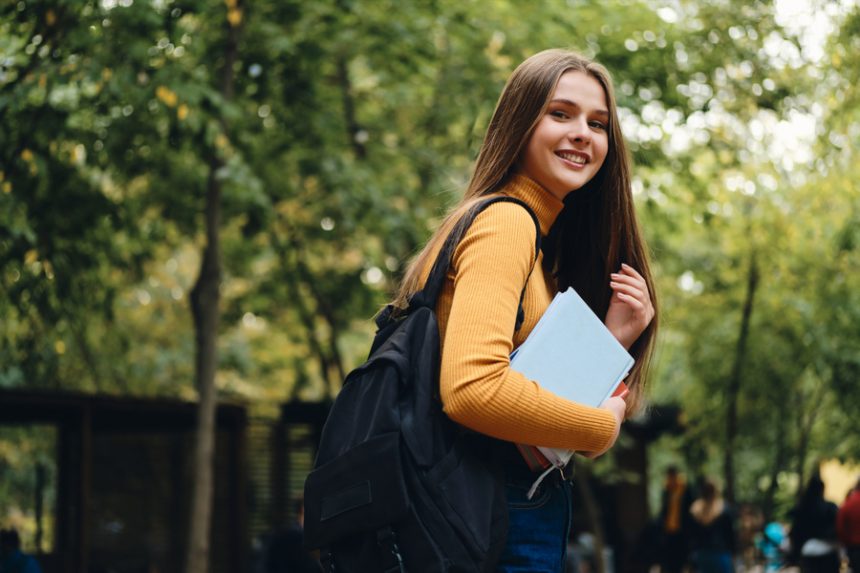 Programas ofertam bolsas de estudos no exterior