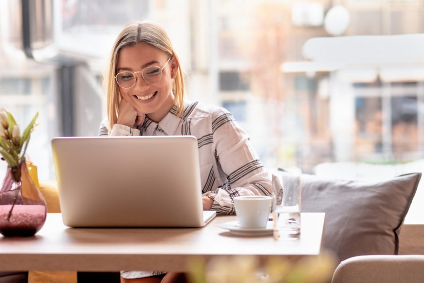 Instituição oferece cursos de tecnologia em parceria com a Meta (Facebook)