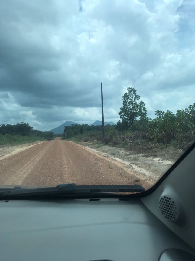 Moradores de vicinal do Cantá esperam rede elétrica há 15 anos