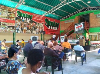 Não reajusta salários de professores