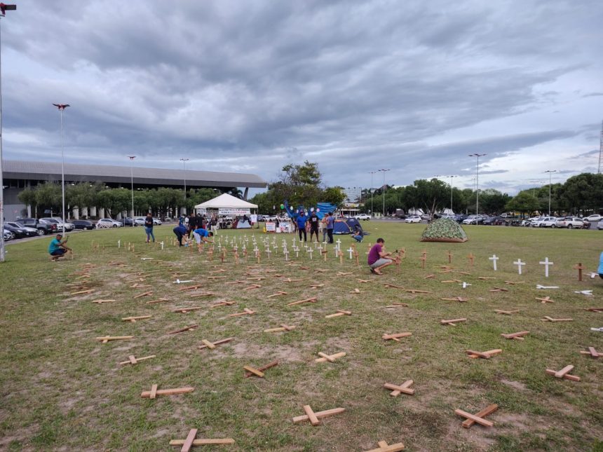 Classificados da PMRR protestam em frente ao Palácio do Governo