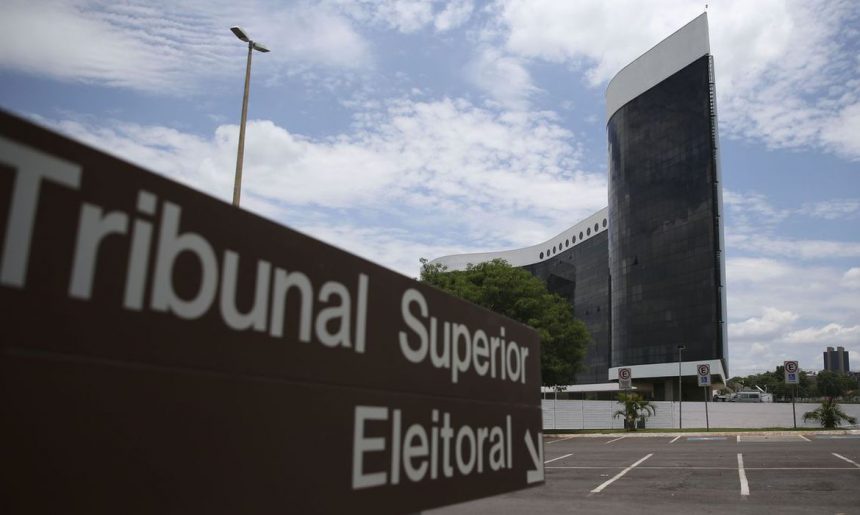 TSE retoma julgamento de Bolsonaro por abuso de poder nas eleições