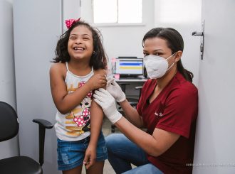 Antecipou campanha de vacinação infantil