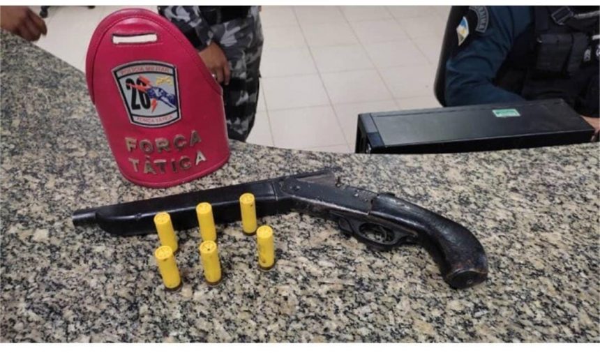 Integrante de facção é preso com arma e justifica que ‘precisava se defender’