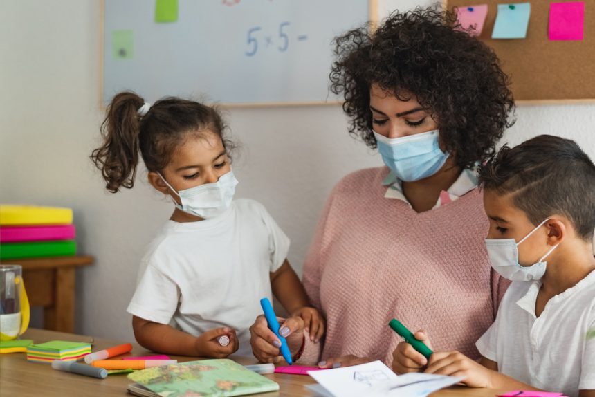 Escolas adotam medidas para retomada do ensino presencial