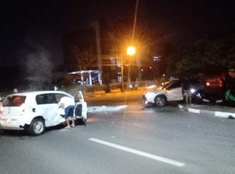 Motorista sem CNH invade preferencial e bate em carro na zona Leste de Boa Vista