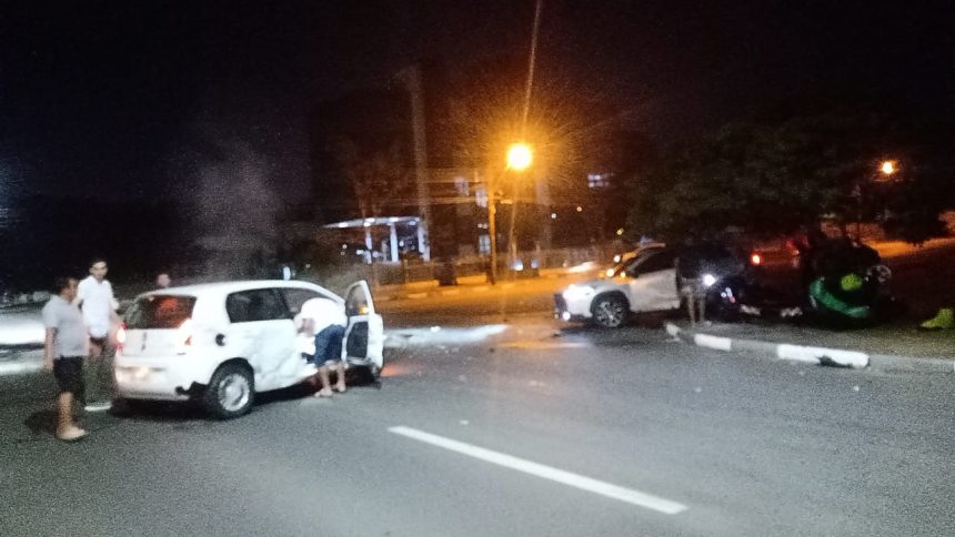 Motorista sem CNH invade preferencial e bate em carro na zona Leste de Boa Vista