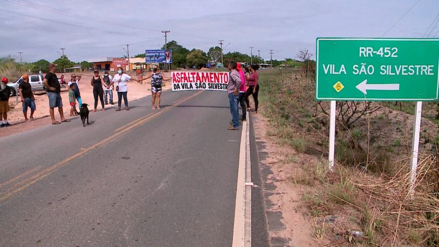 RR-452: moradores protestam por melhoria na estrada da vila São Silvestre