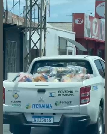 População flagra viaturas do governo transportando cestas básicas pela capital