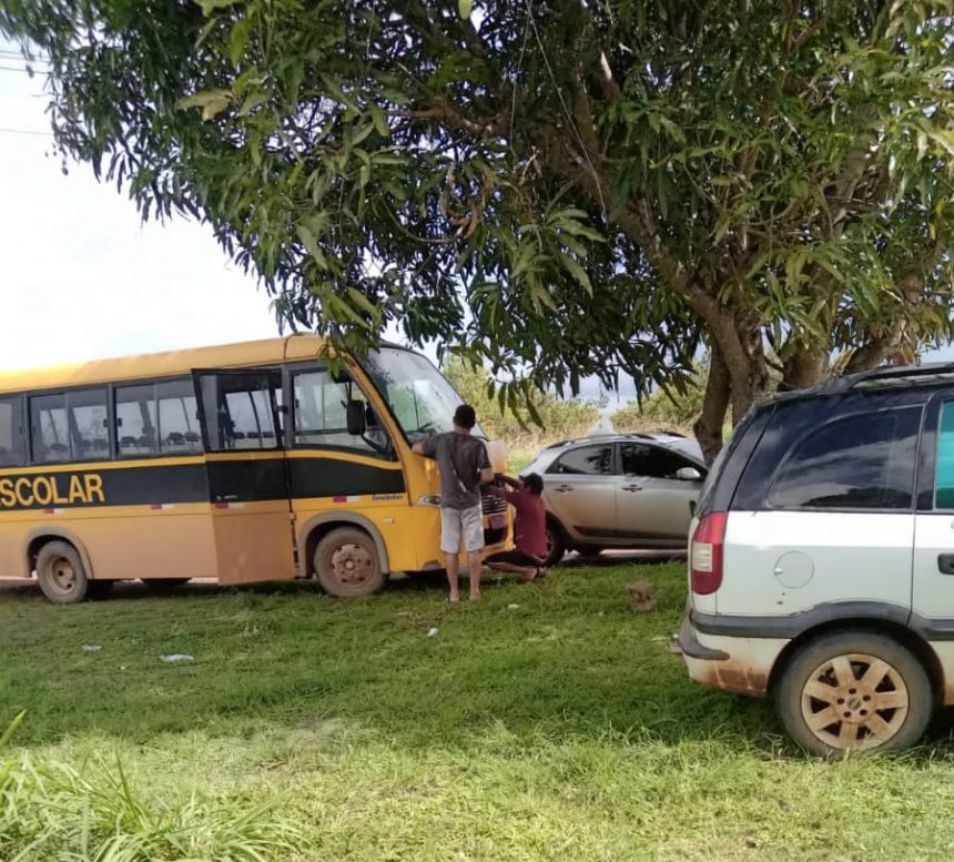 Estudantes não vão às aulas devido a ônibus quebrado em Bonfim, denuncia mãe de aluno
