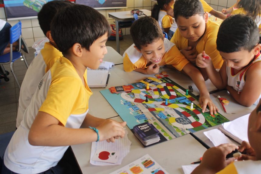 Projeto com jogos de educação financeira em escolas públicas abre vagas para Roraima