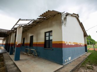 Não reforma escola abandonada há mais de 4 anos na Comunidade da Raposa