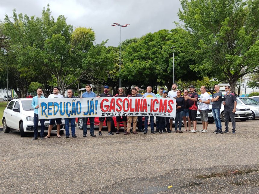 Motoristas de aplicativo e mototaxistas pedem redução de ICMS e do preço da gasolina