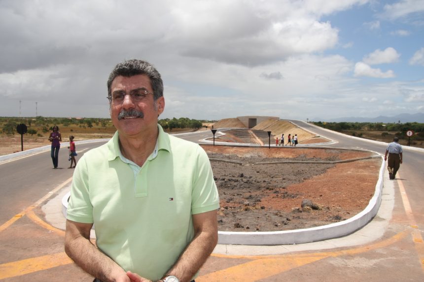 Romero Jucá explica a importância da Estrada da Guiana para Roraima