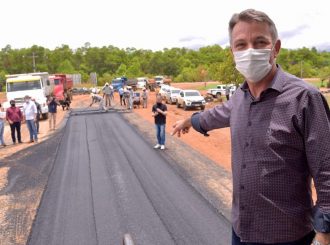Inaugurou estrada com obra pela metade