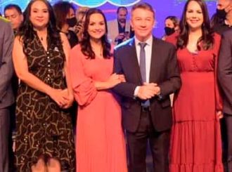 Denarium mantém esposa e duas cunhadas nomeadas como secretárias no governo