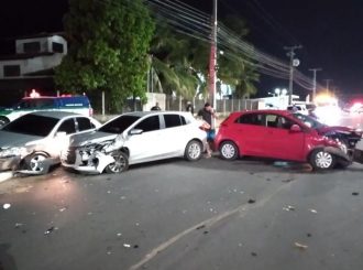 Motorista colide em dois carros e causa acidente na zona Leste Boa Vista