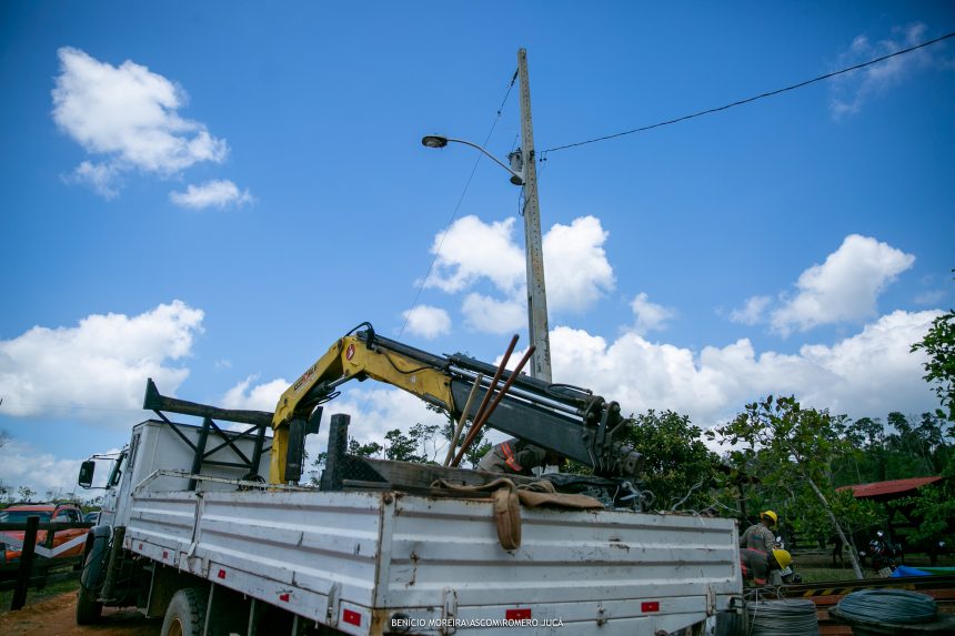 Obras de eletrificação Rural atendem vilas do interior de Roraima