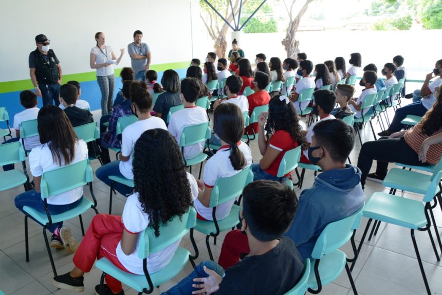 Estudantes de Boa Vista recebem palestras sobre abuso e exploração infantil