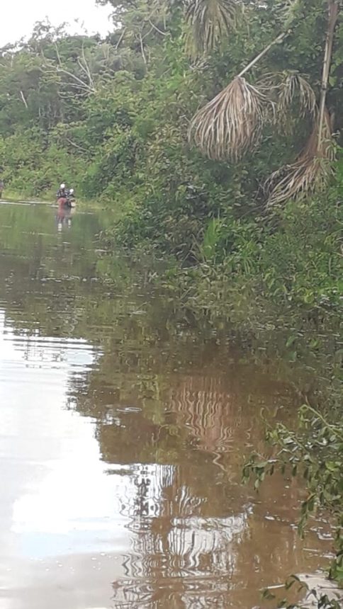 Morador diz que transporte escolar não chega a sua casa por inundação em estrada do Cantá