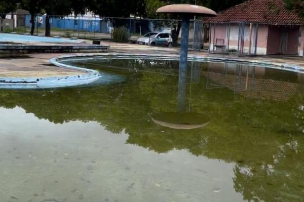 Parques aquáticos abandonados PARQUE AQUÁTICO Governo