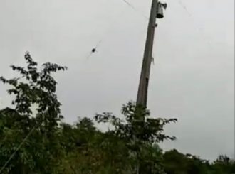 Agricultores denunciam que estão há dois meses sem energia elétrica em vicinal do Bonfim: ‘perdendo produção de graviola’; veja vídeo