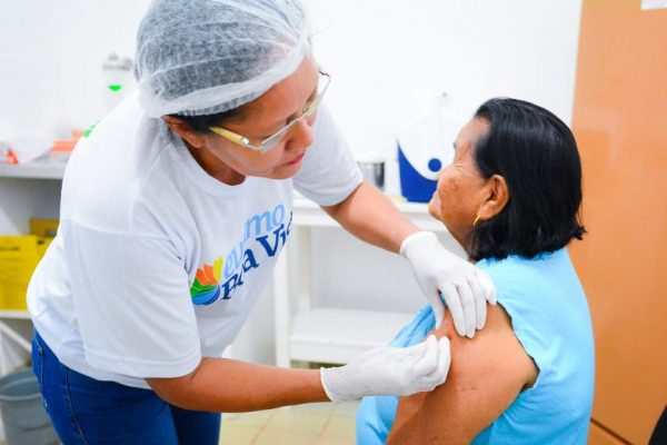 Boa Vista inicia 2ª dose de reforço de vacina contra Covid para pessoas a partir de 50 anos neste sábado