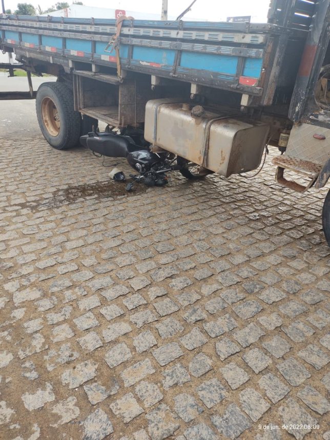 Acidente entre caminhão e motocicleta deixa dois feridos em Boa Vista