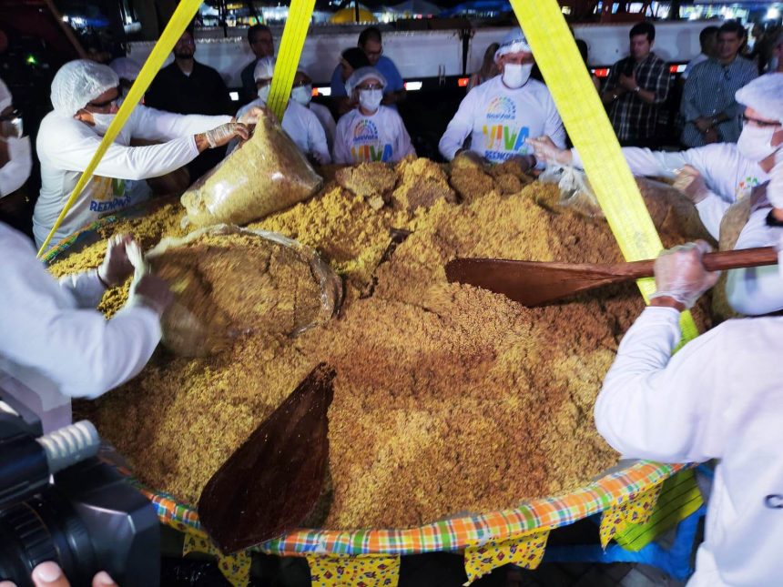 Maior Paçoca do Mundo bate novo recorde e prefeitura serve 1.131 kg do alimento no Boa Vista Junina 2022